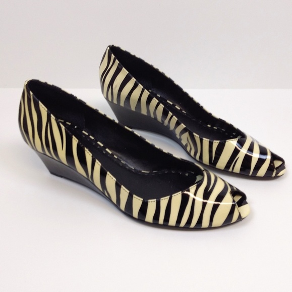 Gianni Bini Penni Zebra Peep Toe Wedge - Picture 4 of 8
